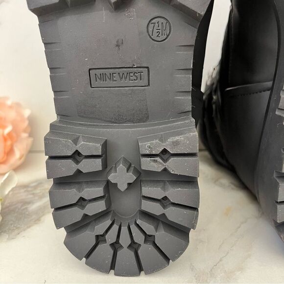 NINE WEST Pilar Lug Sole Bootie in Black Size 7.5 NEW - Picture 15 of 16